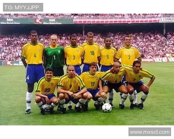 传奇绿茵之路：从贫民窟到世界巅峰的足球英雄故事